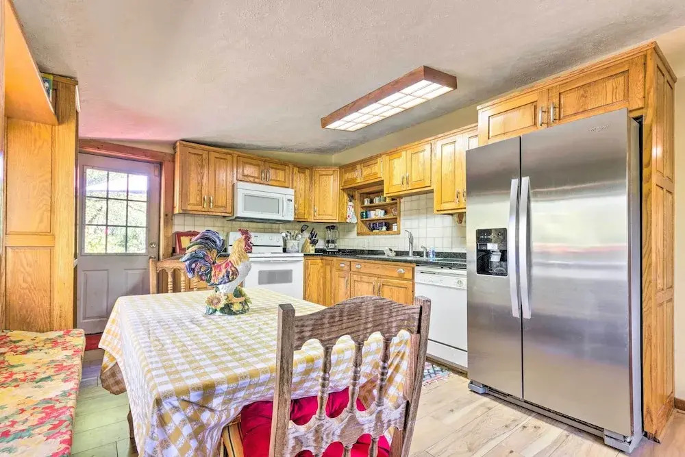 Rustic-Yet-Cozy Cabin w/ Patio, 12 Mi to Asheville