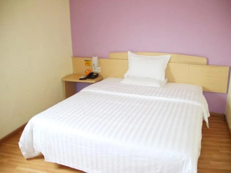 7 Days Inn Wuhan Guanggu Square Huazhong University of Science and Technology Branch