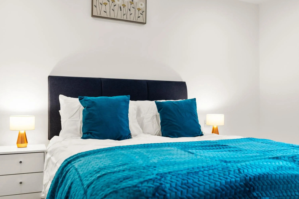 50 PERCENT OFF -Monthly & Weekly Stays Perfect for Relocations, Business, Families and Leisure! Book today at Premium Executive Serviced Apartments- 2 Bed Apt