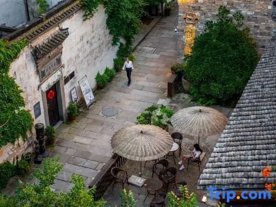 Hangzhou Jiande Yanzhou Ancient City. Looking at Shan Mei Yard.