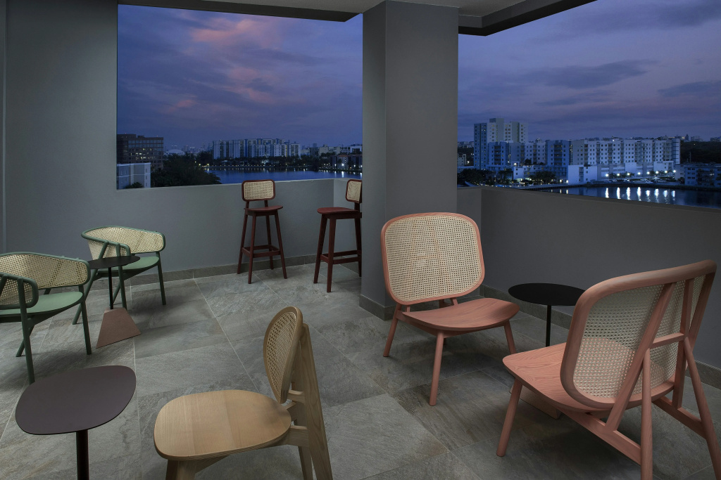 Home2 Suites By Hilton Miami Airport South Blue Lagoon
