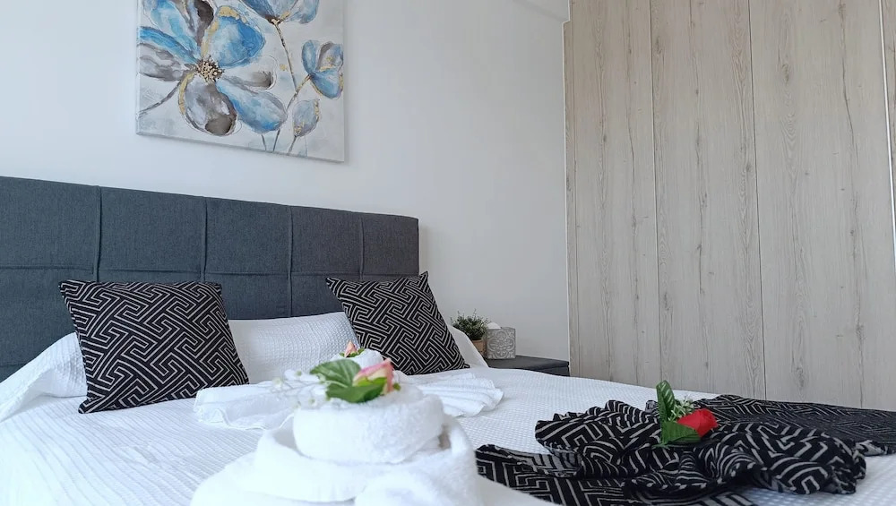 Larvella Estia Luxury Suites