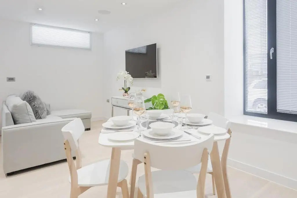 The Chapel 1 - Stylish 2 bed 2 bath Modern Home