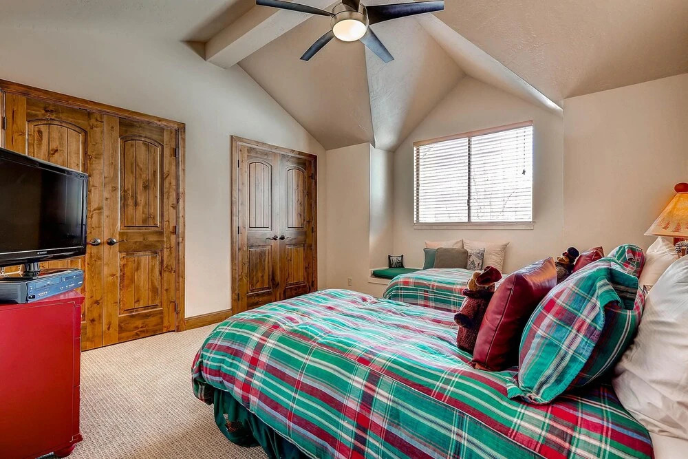 Queen Esther 2425 by Park City Lodging