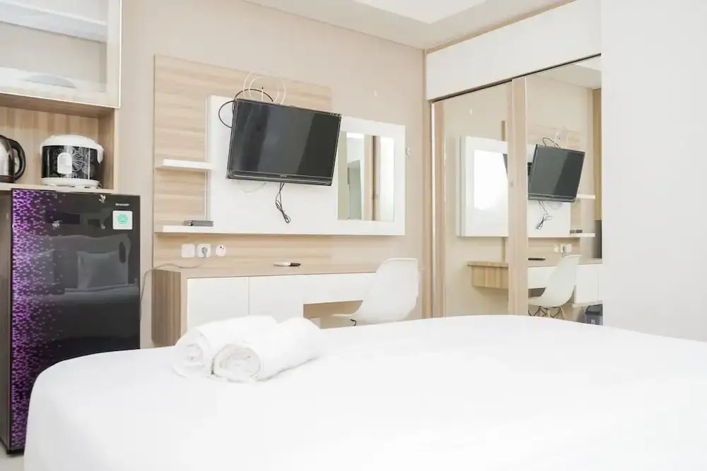 Simply Strategic and Comfy Studio Paramount Skyline Apartment