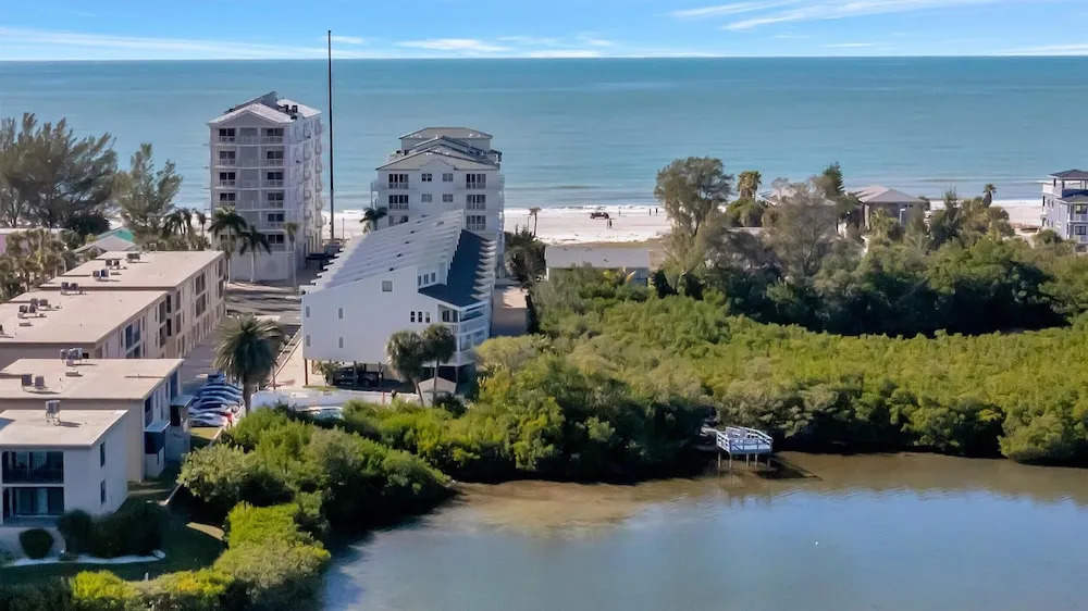 Beach Access Heated Pool Resort Condo for 8