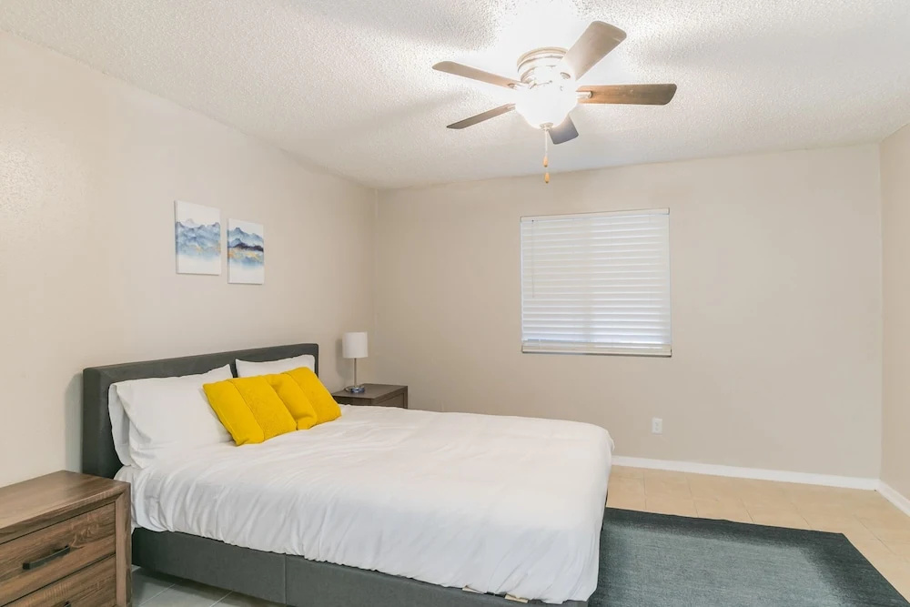 The Economy Suites of East Austin