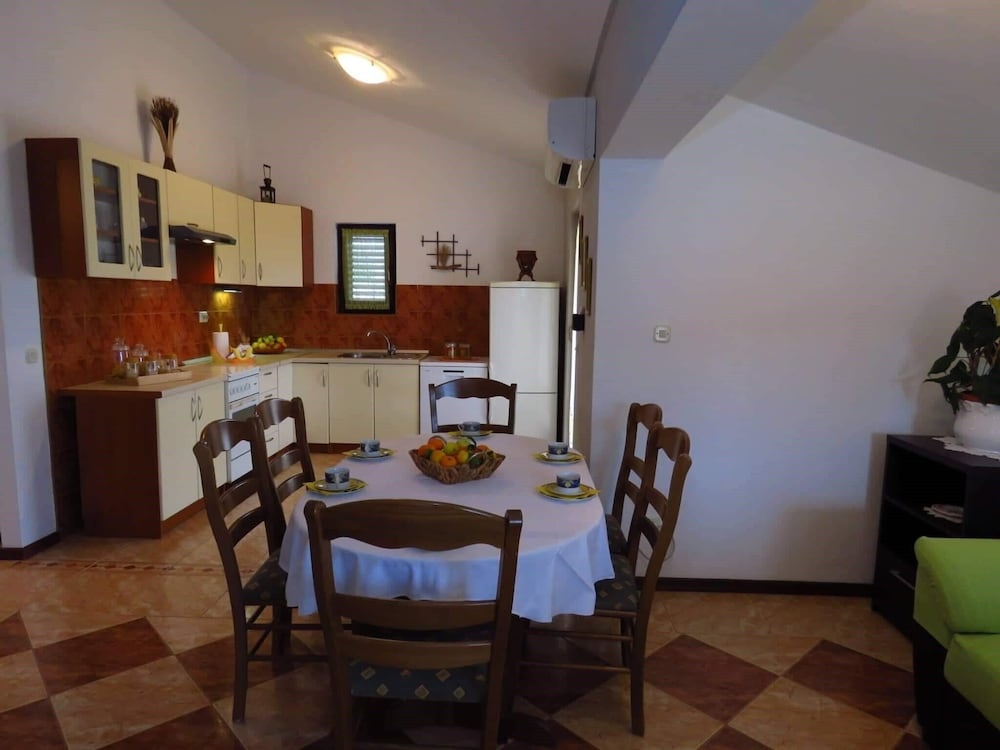 Holiday House With sea View, Outdoor Pool and Free Private Parking
