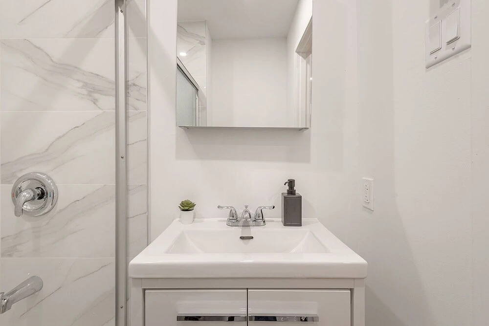 Beautiful Private Bedroom in Mile-End