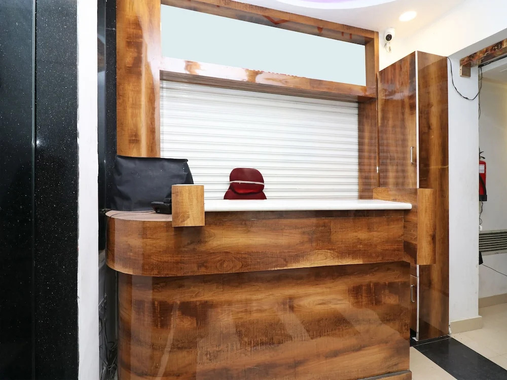 Oyo 1021 Hotel Gayatri Residency