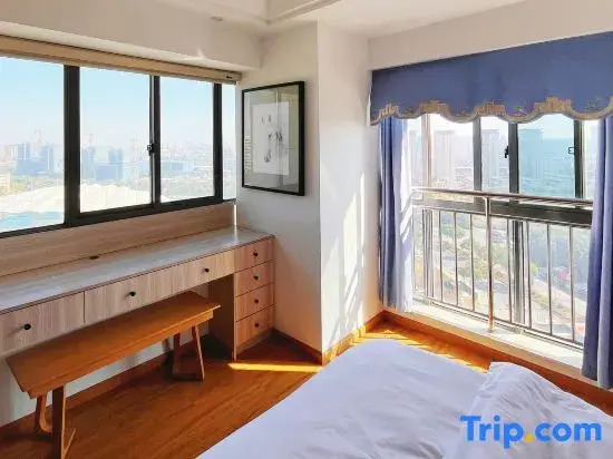 Tuwu Theme Apartment (Jiashan Railway Station Renmin Avenue)