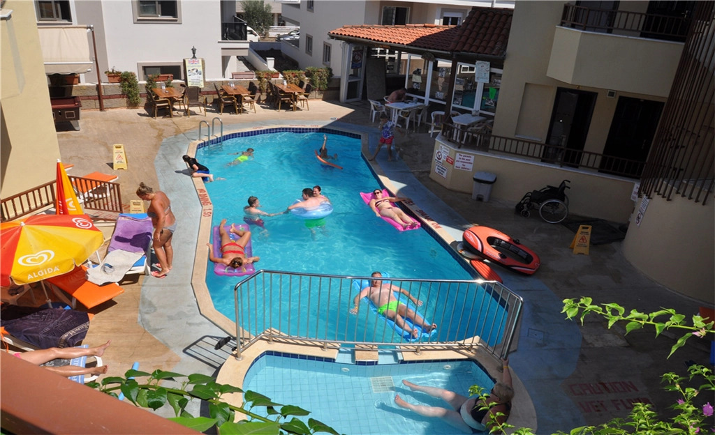 Hibiscus 1 And 2 Apart Hotel