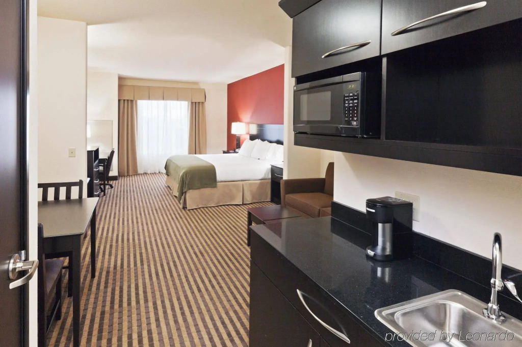 Holiday Inn Express & Suites Oklahoma City NW - Quail Springs by IHG