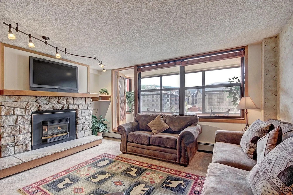 Vs438 And 436H Village Square Condo