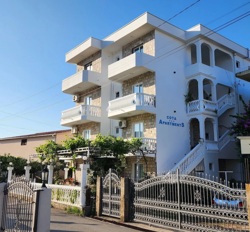 Apartments Cota Guesthouse