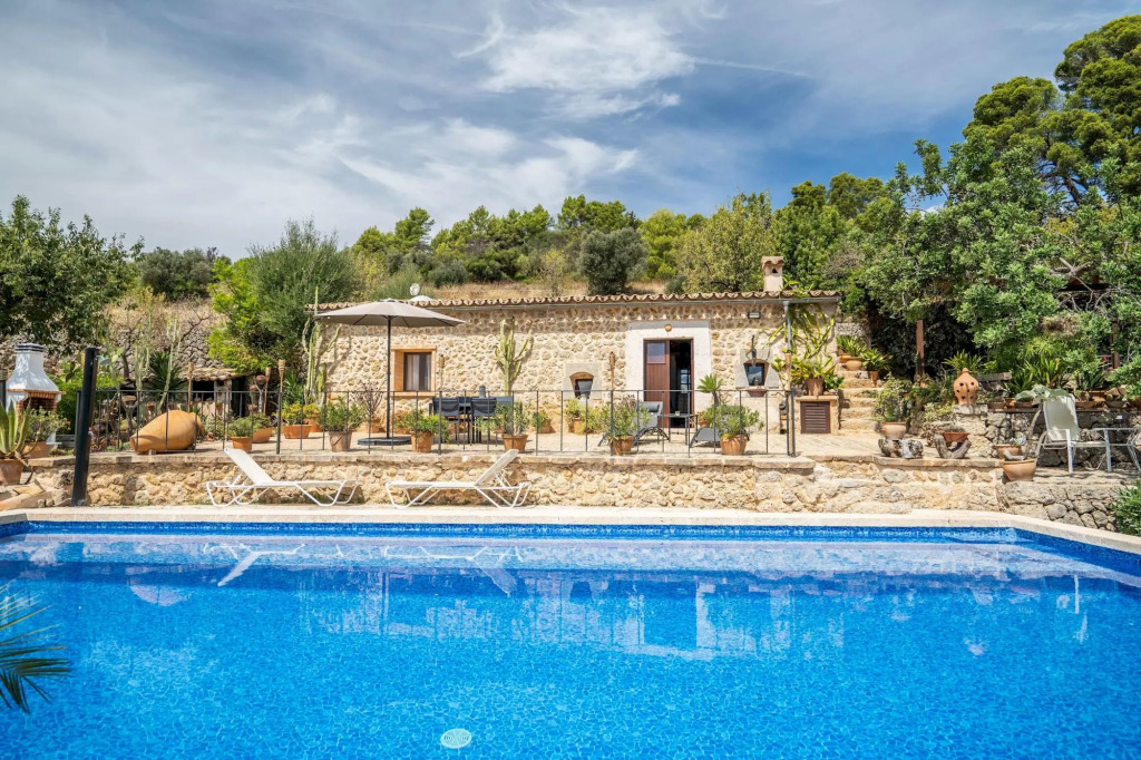 CAN PULIT finca romántica para 2 con piscina y vistas en Selva Mallorca
