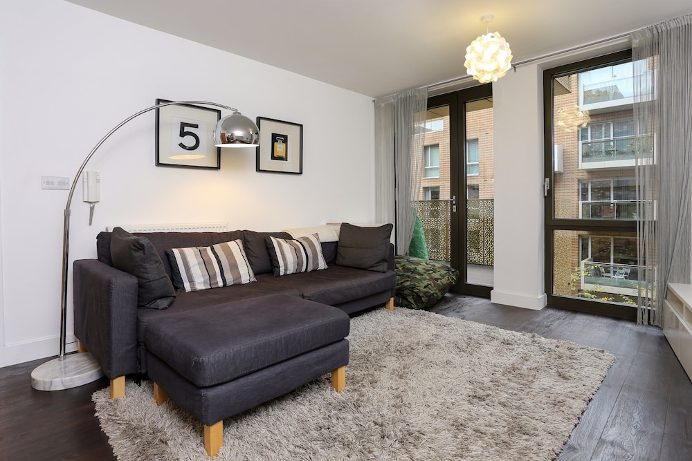 Luxury East London Flat, Sleeps 6