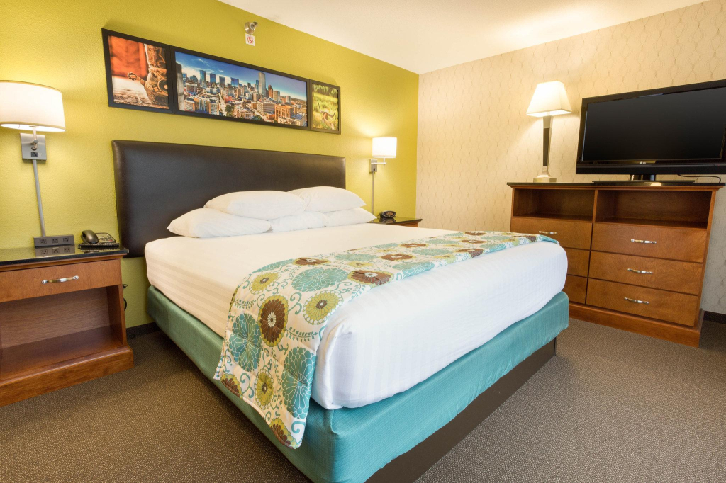 Heritage Inn & Suites The Woodlands, Trademark by Wyndham