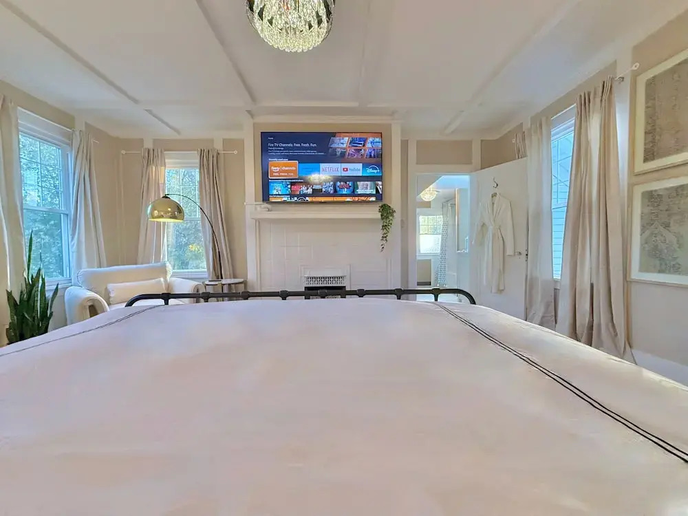 The Colonial Mt. Lebanon by Luxe PGH