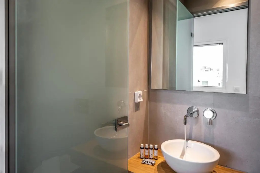 Thira Gold Suites