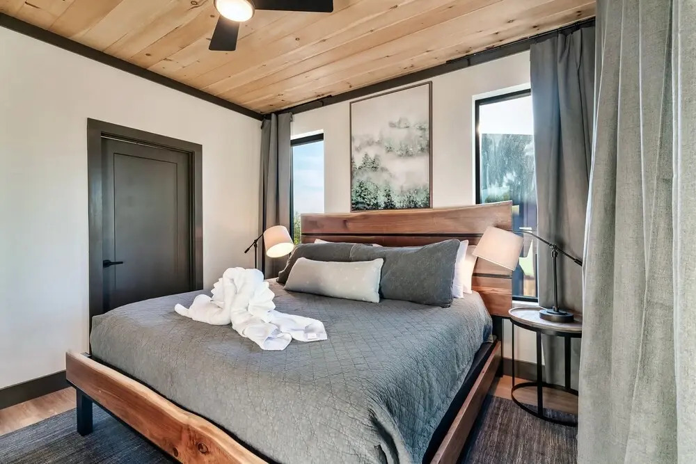 Halle Beary by Avantstay Indoor Pool + Hot Tub Sunset Views