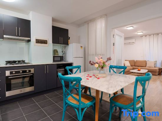 Brunswick 1BR: City & Comfort w/ Free Parking