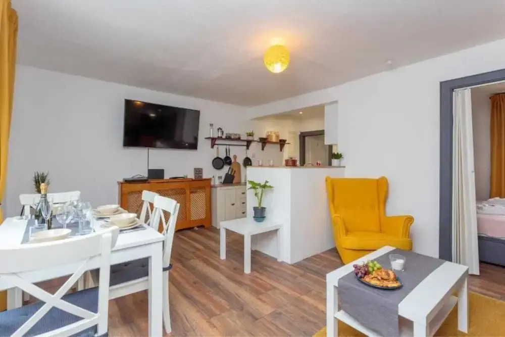 1 Bedroom Scottish Cottage-on Street Parking