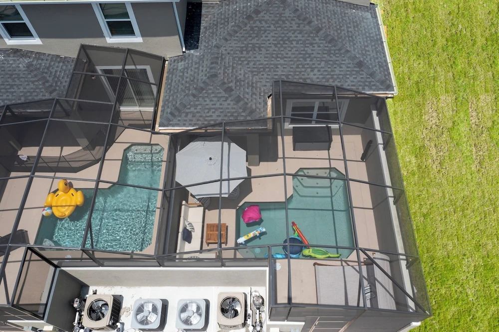 Luxurious Family-friendly 5 Bd 12 Guests w Screened Pool Close to Disney