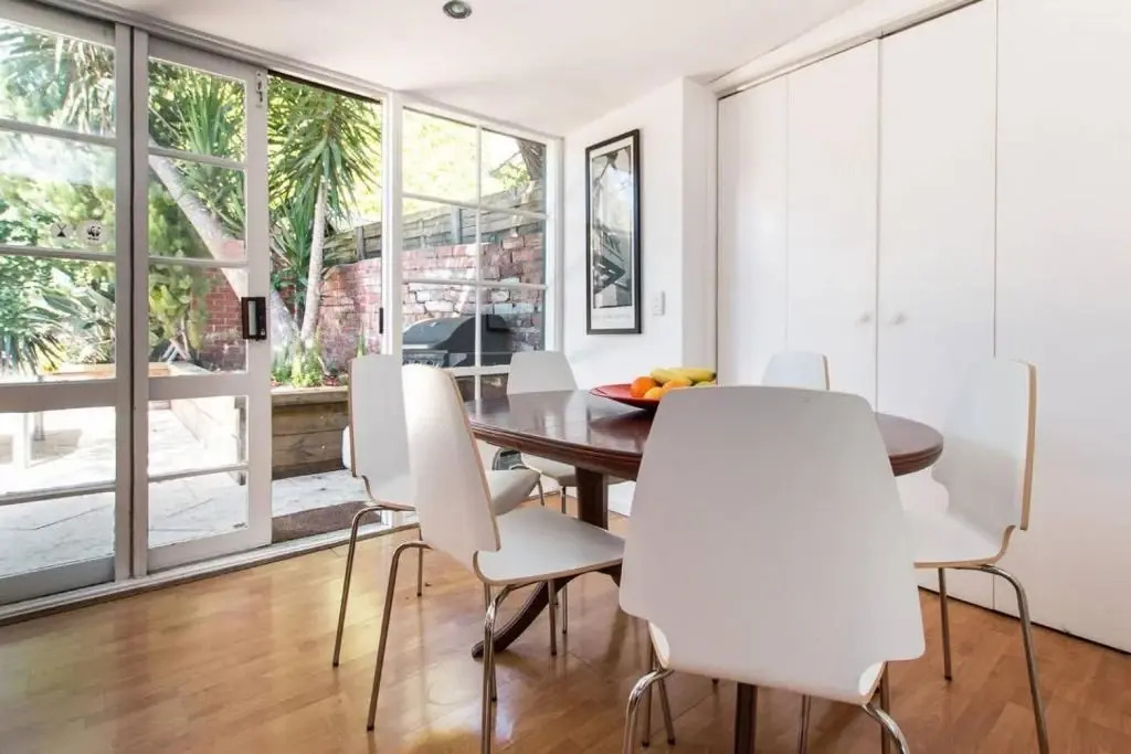 Hunter · Close to Smith St Courtyard + Parking