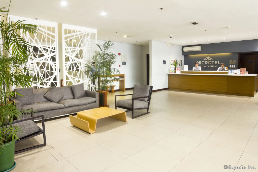 Microtel by Wyndham - Acropolis