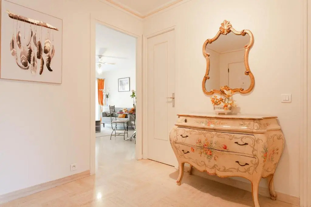Palais Royal YourHostHelper