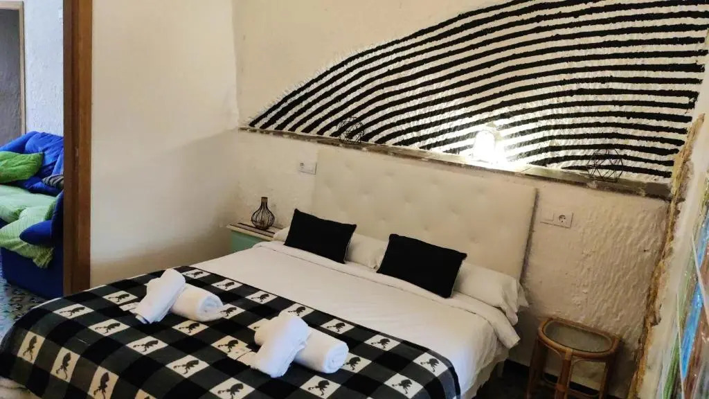 2 bedrooms house with city view and enclosed garden at Purullena