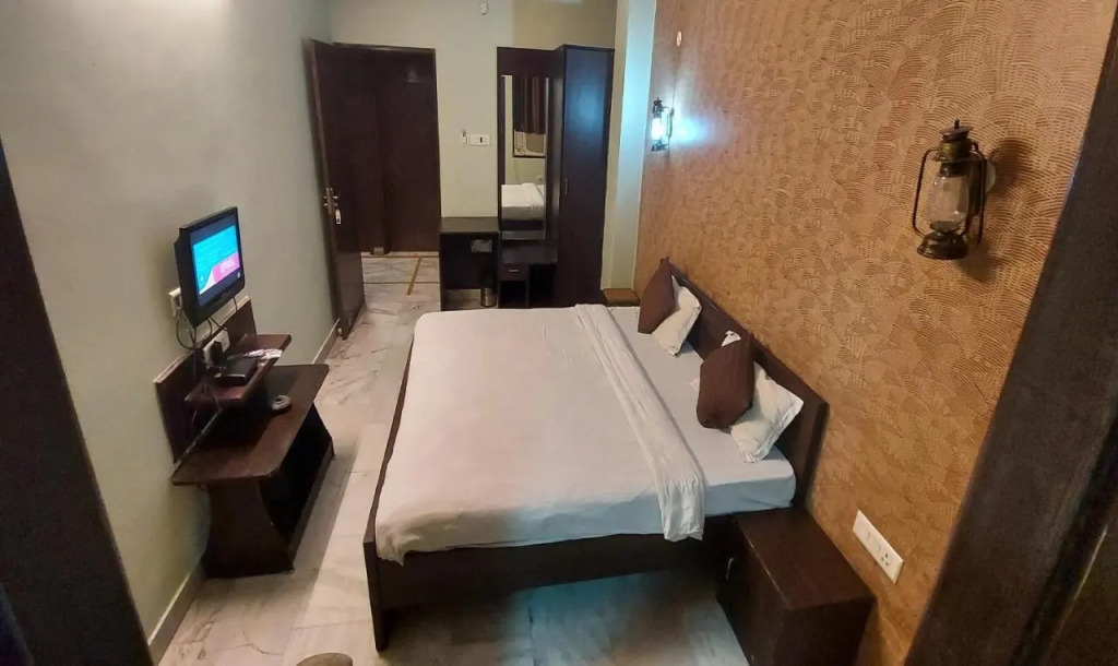 OYO 10755 Hotel Anand Palace