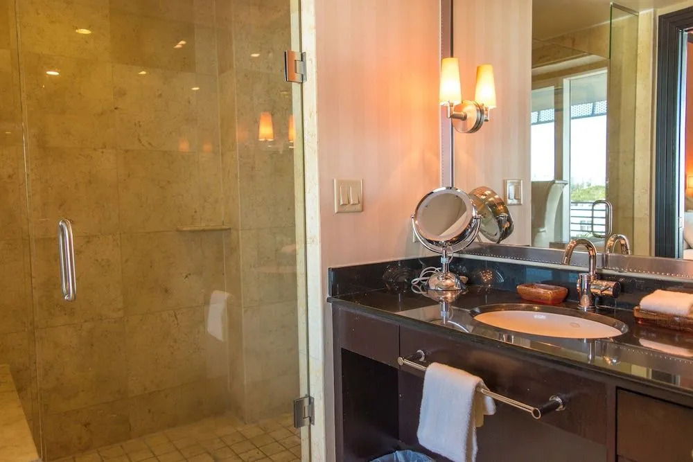 Penthouse De Soleil South Beach - On Ocean Drive Miami Beach Studio Bedroom Condo by RedAwning