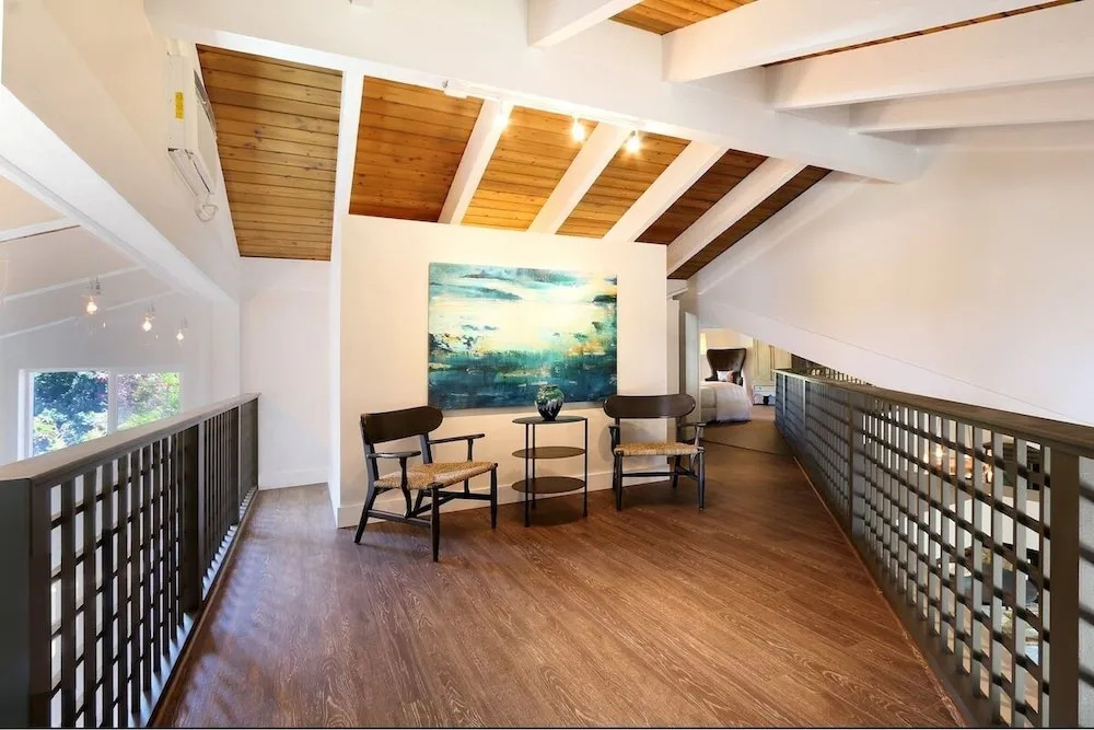 2141 IliIli Rd - 14 Br Villa