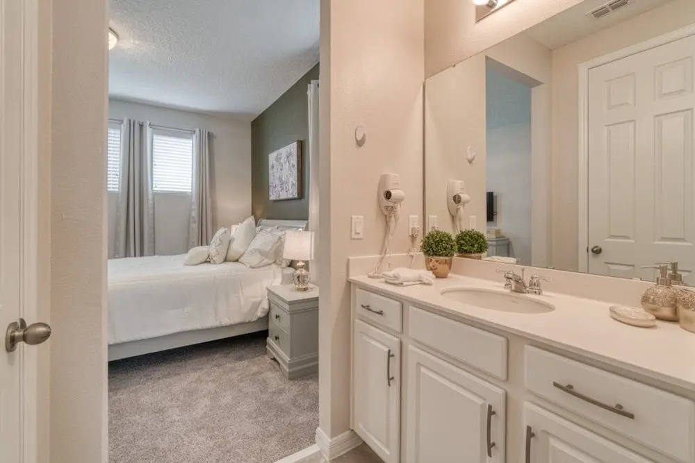 "sanitized" Solara Beautiful Home! 4 Bedroom Townhouse by Redawning