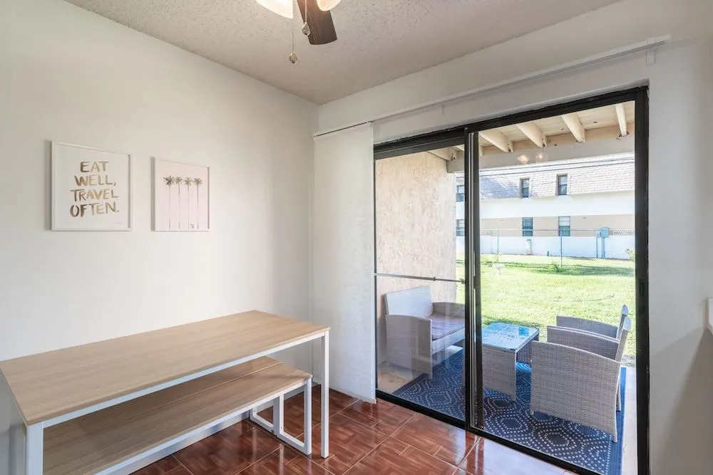 Amazing 2 BDR Townhouse Near beach