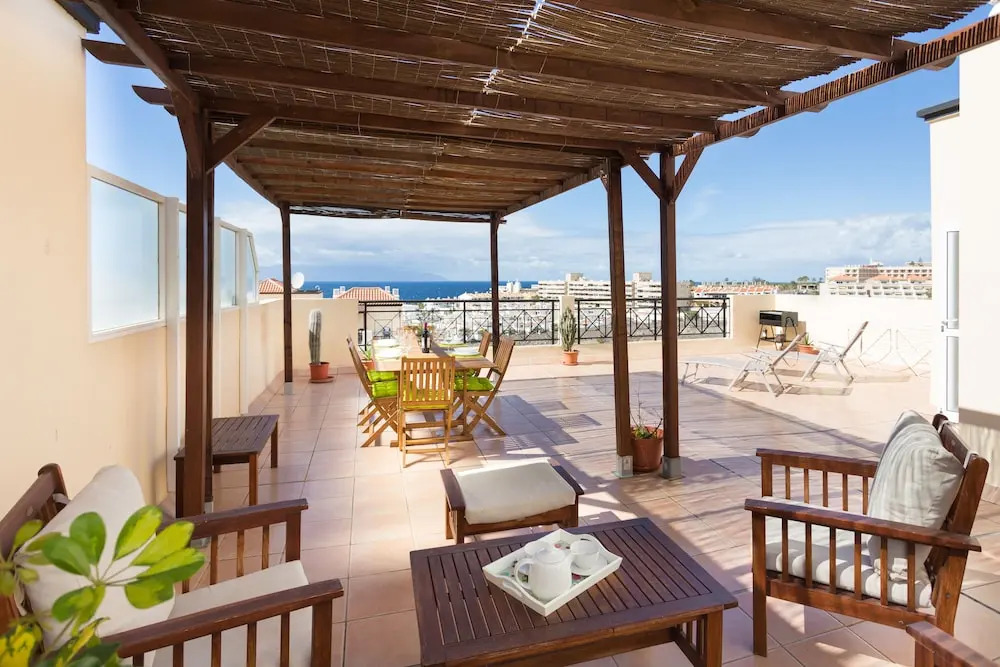 Penthouse Sunset with pool and free Wifi