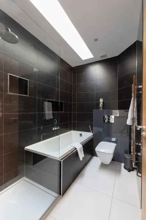 Luxurious Central Windsor Town House