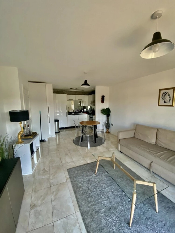 Captivating 1-bed Apartment Greater London