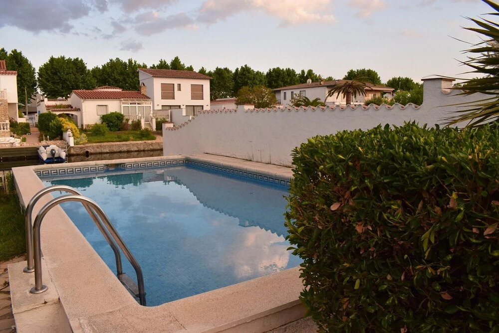 346-casa al Canal,amarre Privado y Piscina