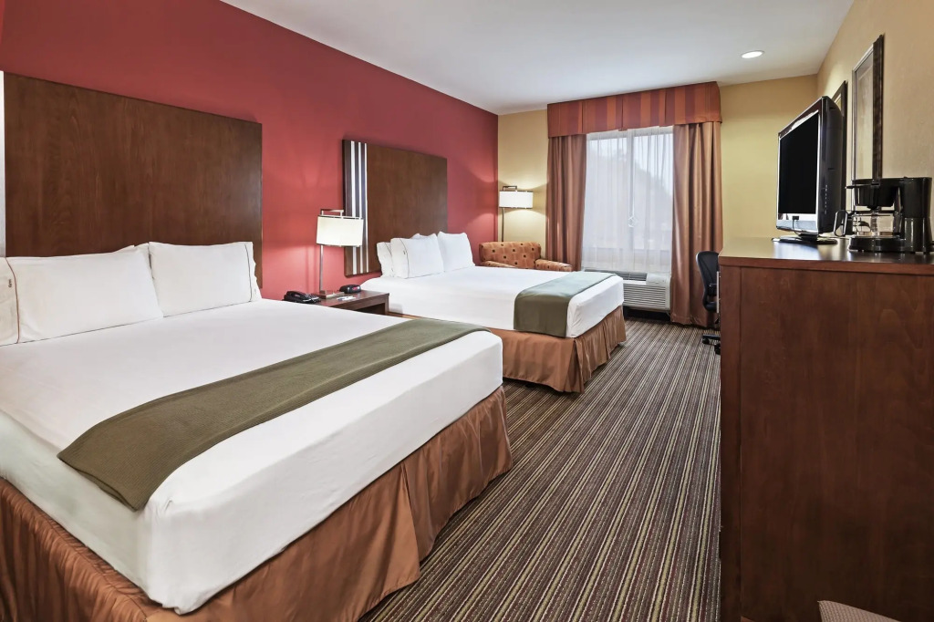 Holiday Inn Express & Suites Cleveland by IHG