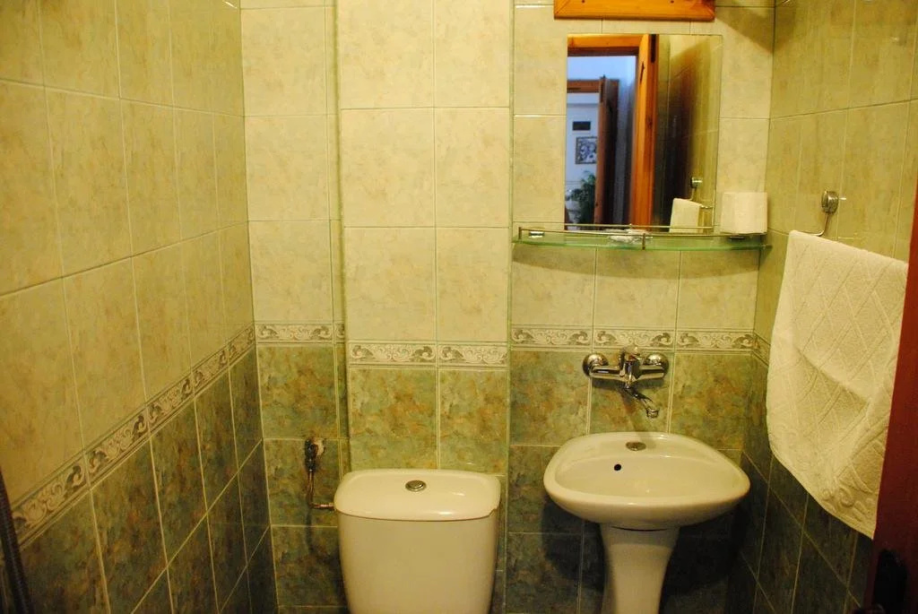 Tonis Guest House