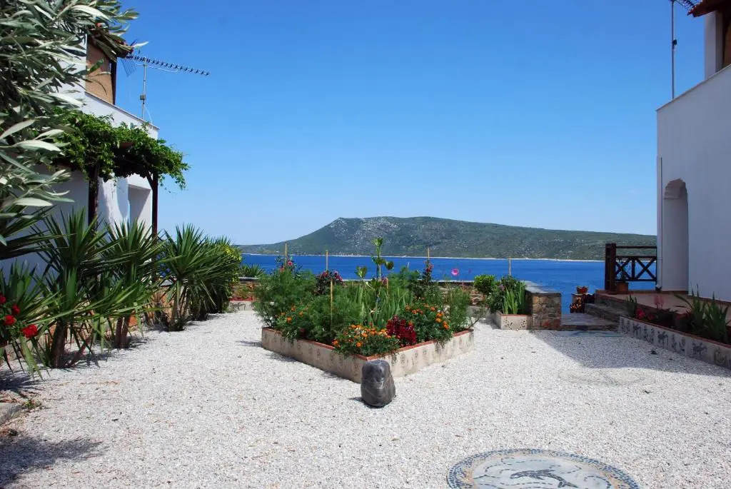 Vila Elena 1astoning view