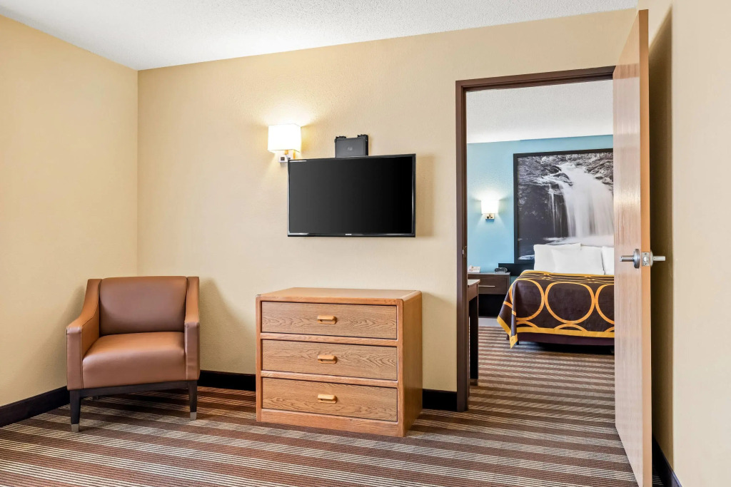 Super 8 by Wyndham Osseo WI