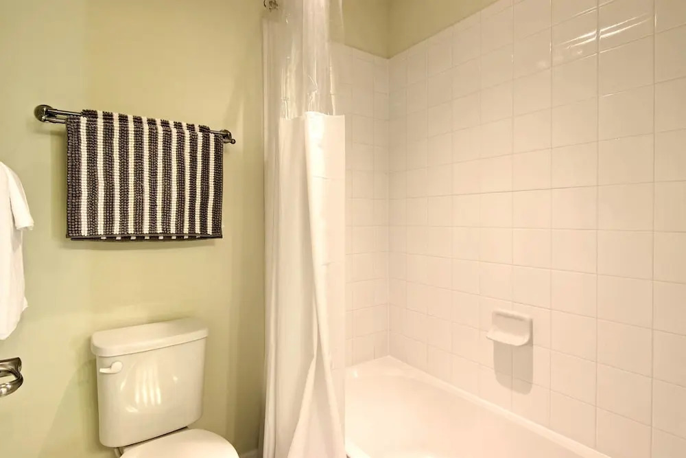 3 Mi to Fenwick Island Beach: Luxe Bungalow