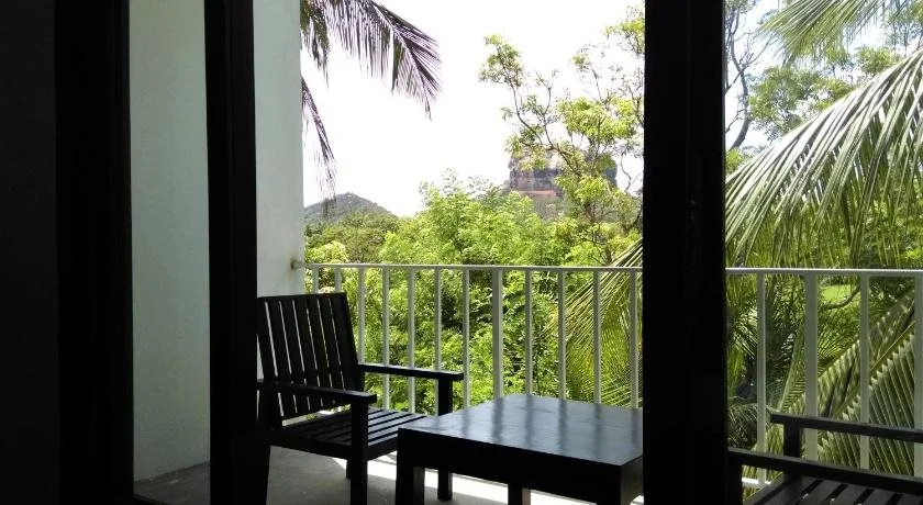 Lakmini Lodge Restaurant & Bar