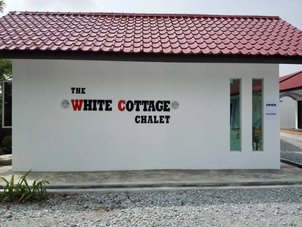 White Cottage Chalet