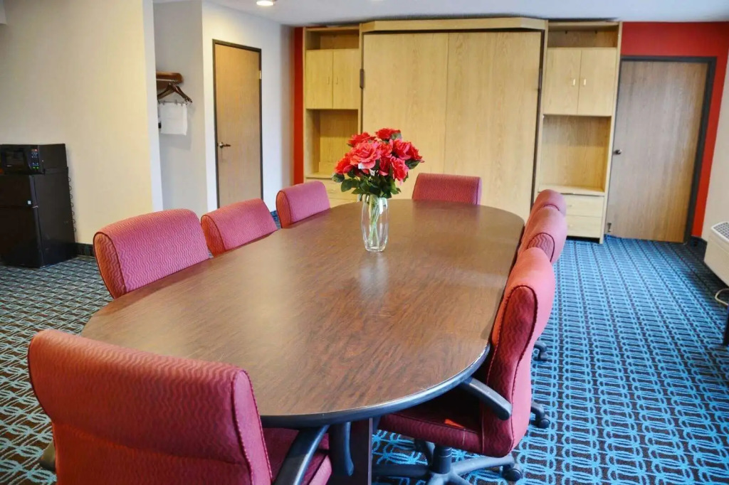 Country Hearth Inn & Suites - Kenton