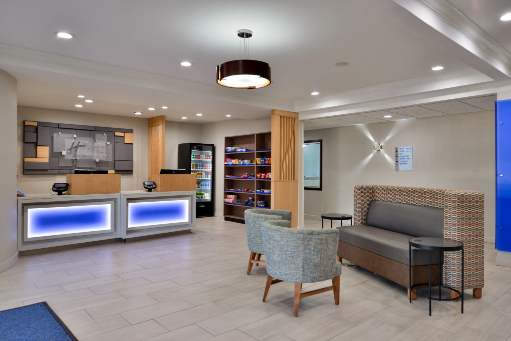 Holiday Inn Express Hotel & Suites North Kansas City by IHG